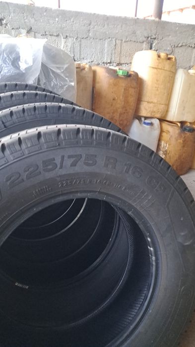 Anvelope Noi 225 75 16 CP Michelin Continental.