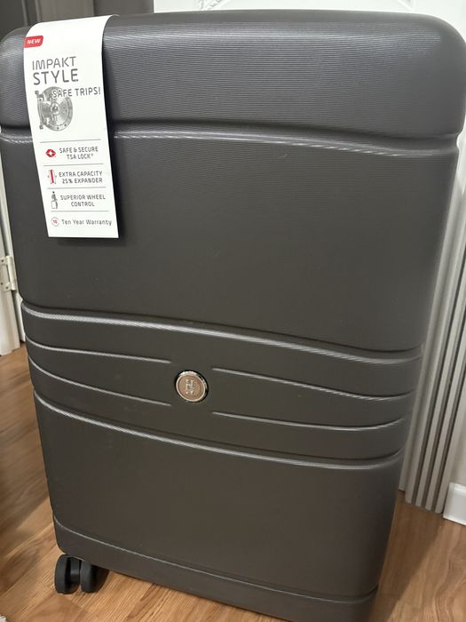 Комплект чемоданов