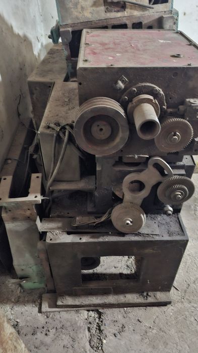 Токарный станок   в рабочем состоянии