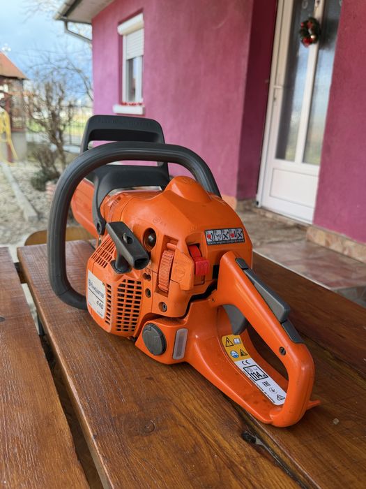 Vand sau schimb Husqvarna 440 cu Stihl in stare buna