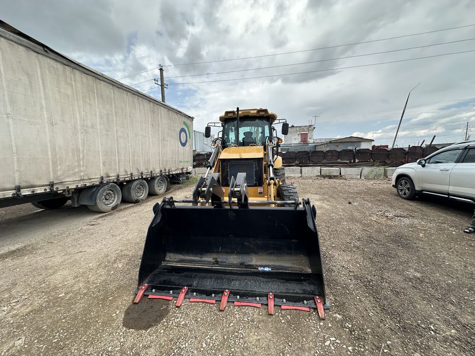 Сдам в аренду экскаватор-погрузчик (петушок)