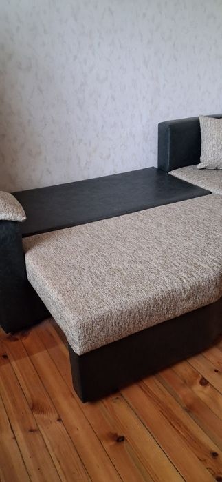 Запазен голям диван