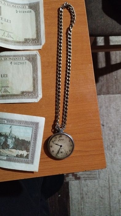 Vând bancnote , monede și ceas funcțional