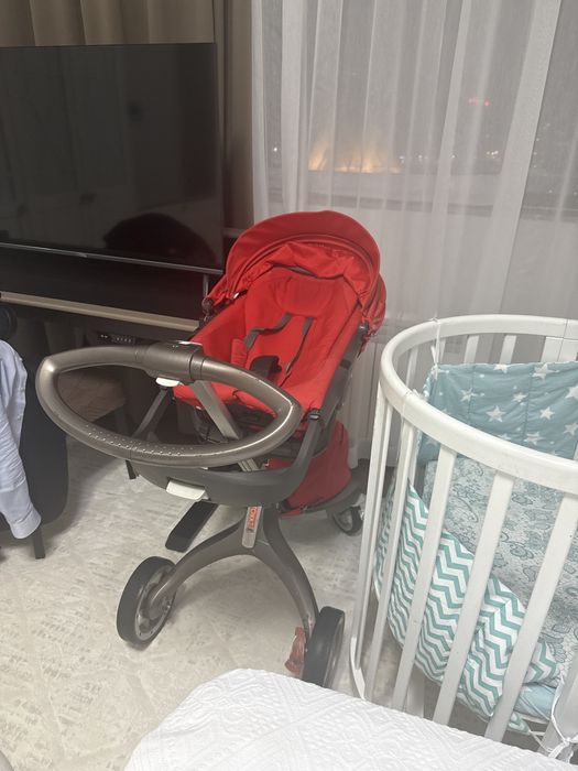 Детская кровать и коляска