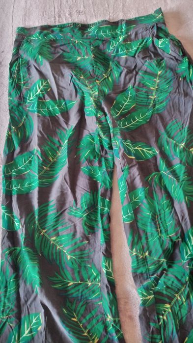 Pantaloni largi nr 40