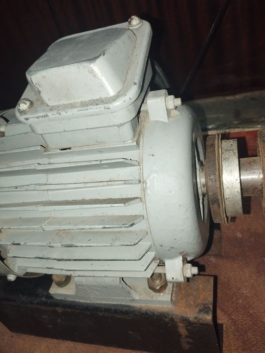 Электродвигатель асинхронный 3фазный 220-380