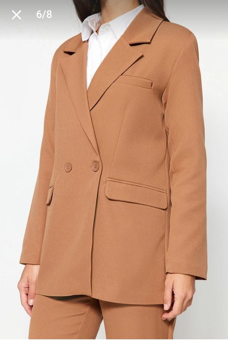 Елегантен дамски костюм- блейзър и панталон, каки/кафяв