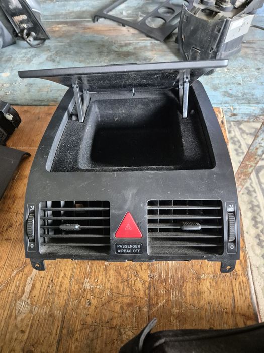 Оригинална Средна Жабка за VW Тоаран 2004- 2008г