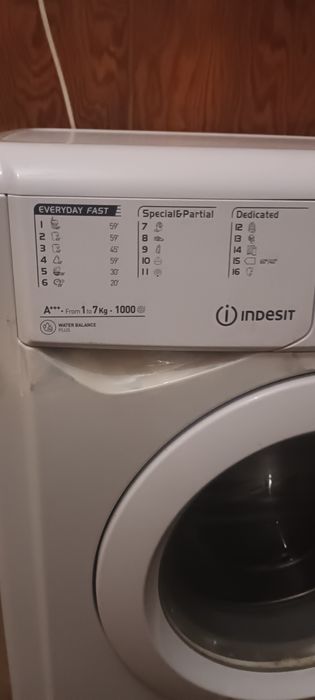 Автоматична пералня Индезит 1000