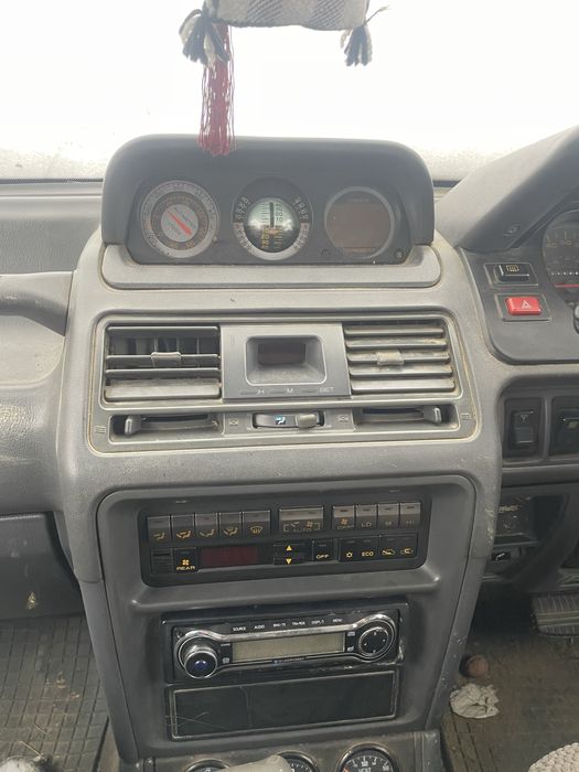 Vând mitsubishi pajero