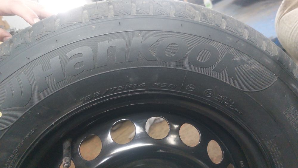 Продам шины с диской комплект летней новые