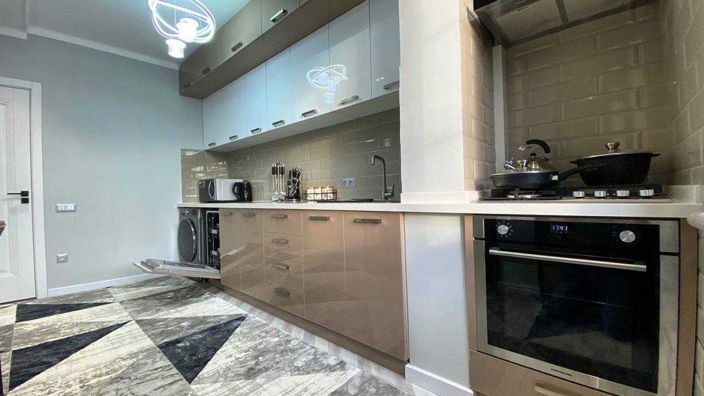 Ойбек Метро! Ор-р: Broccoli !  Сдаётся 3хком квартира в центре!