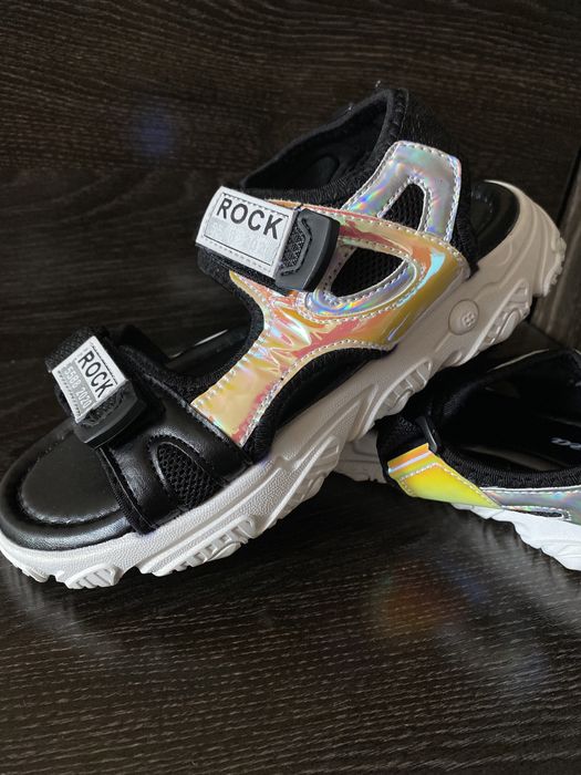 Сандали на девочку новые