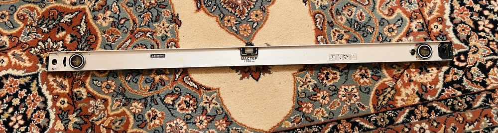 Продам уровень строительный