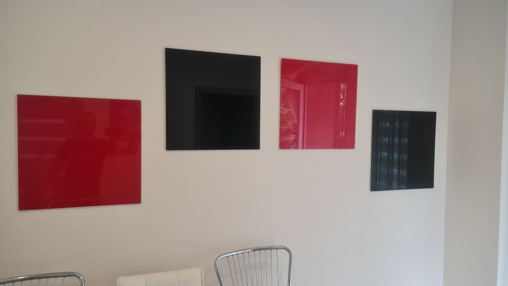 Vând ornamente, panouri sticlă care se poate scrie pe ele si au magnet