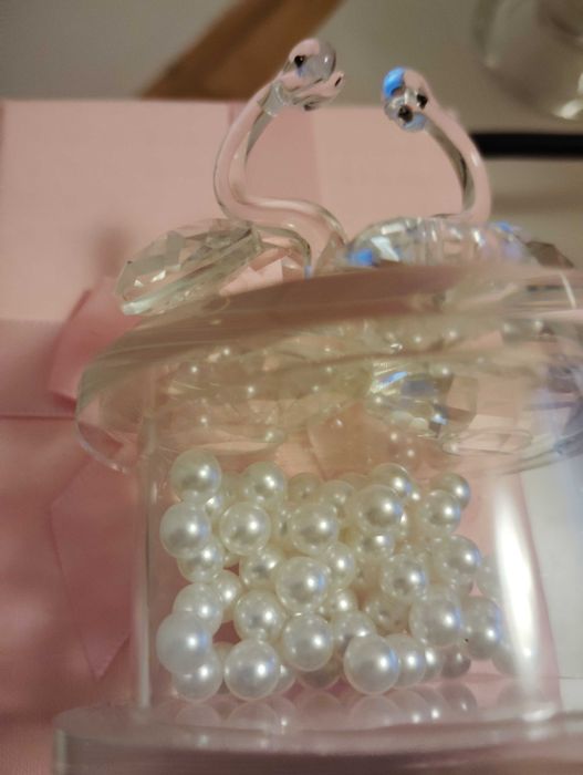 Стъклени лебеди с перли