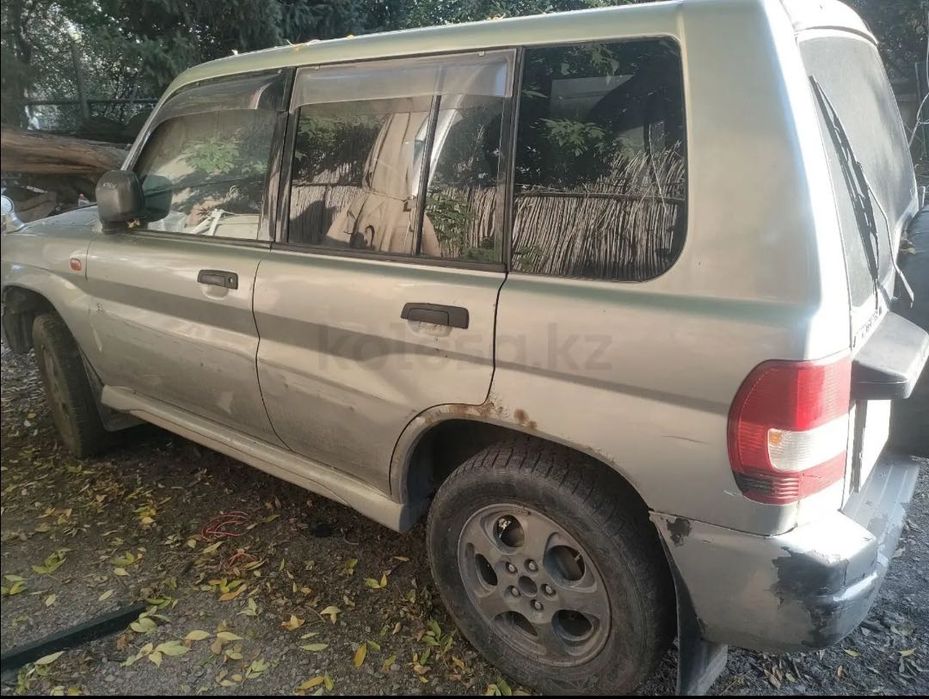 Машина Mitsubishi Pajero io
