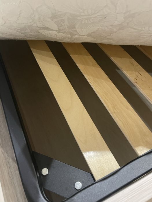 Кровать с тумбой