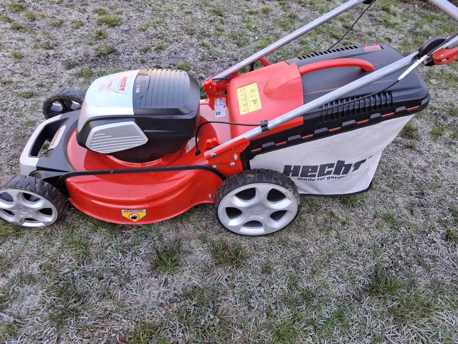 Hecht pe acumulator, mașina de tuns gazon