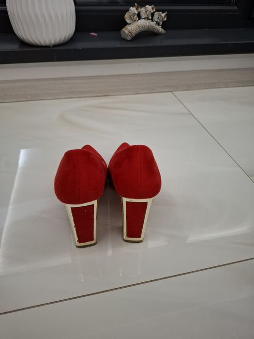 Червени обувки 39