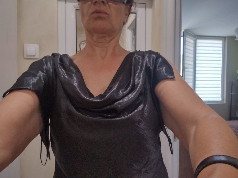 Сатенена черна испанска рокля чисто нова.