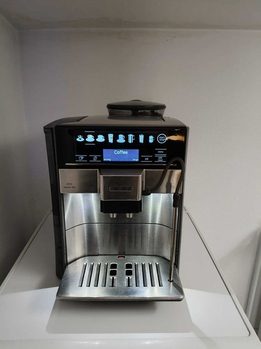 Espressor cafea automat SIEMENS EQ.6, seria 700, inox, impecabil