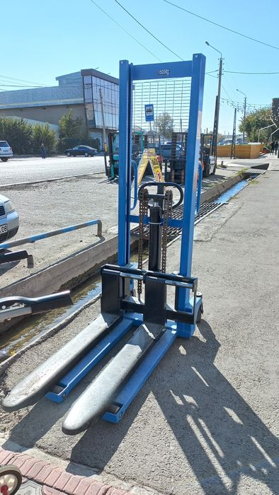 Штабелер ручной 1.5т,2тонн