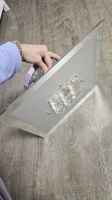 Lustra care denota eleganta in stare foarte buna