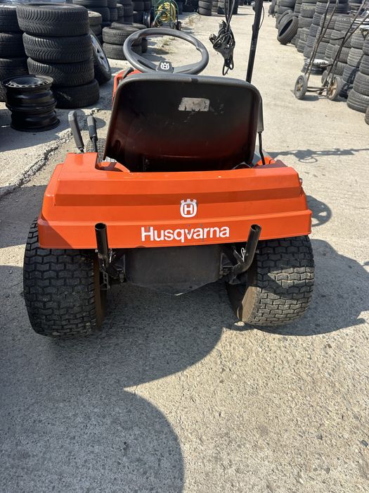 Tractoras de tuns iarba huswarna