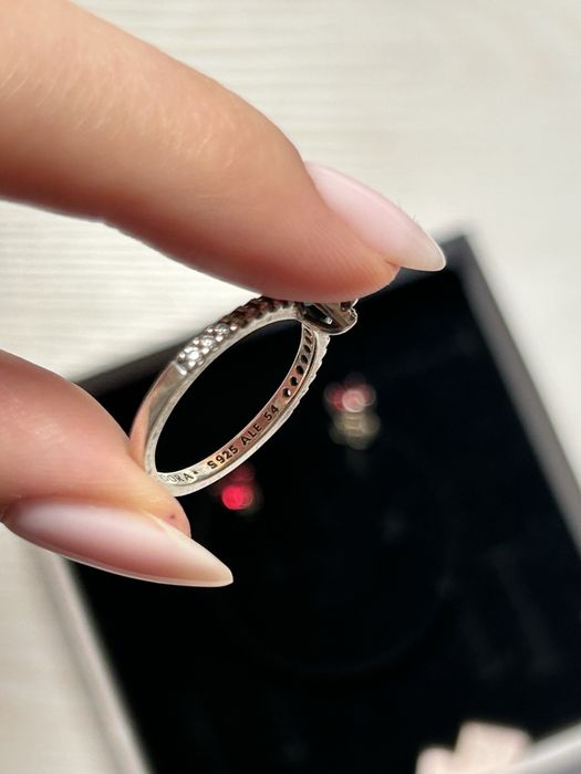 Оригинальные кольцо и серьги Pandora вместе с коробкой.