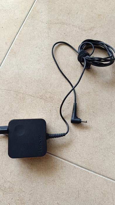 Зарядни устройства за Assus и Dell за лаптоп