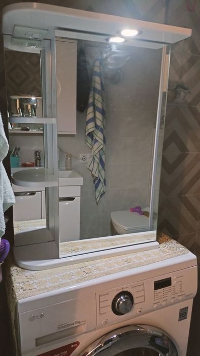 Продам зеркало шкаф для ванной