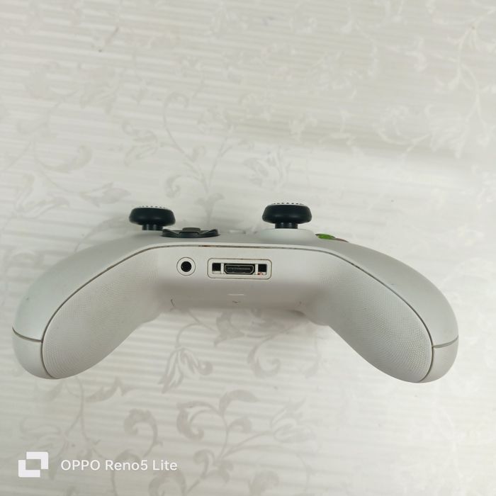 Xbox one s 1tb,2 Джостика