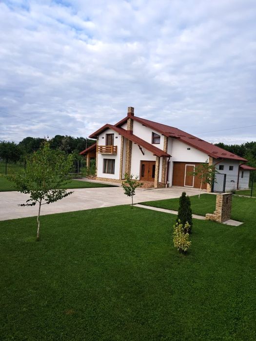Casa moderna intr-un peisaj de vis, situata intre Pitesti si Valcea- Cuca