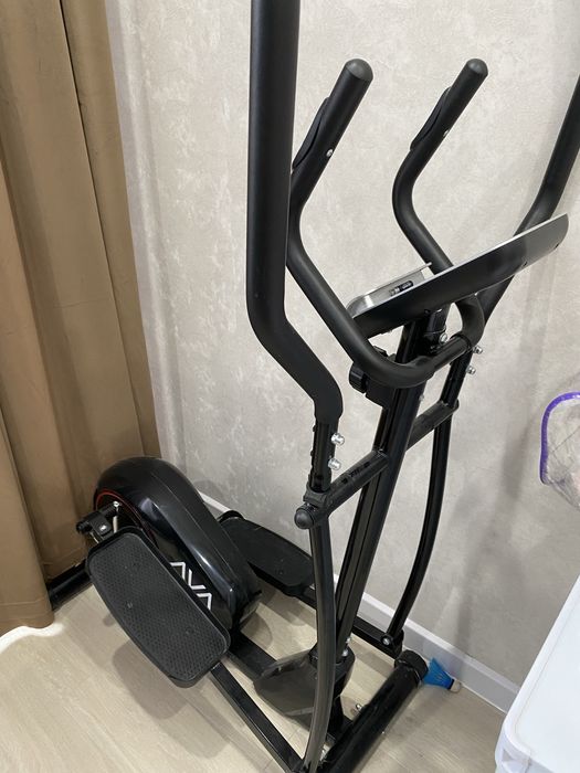 Эллиптический тренажер Эллиптический тренажер AVA A100/BL