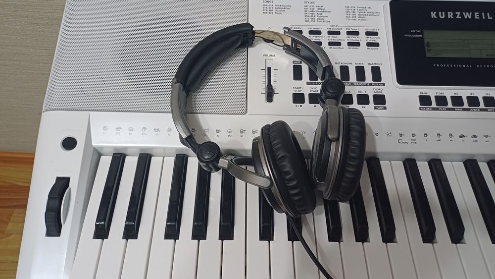 Синтезатор KURZWEIL
