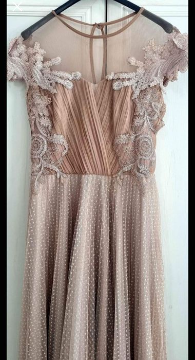 Vând rochii de seară, elegante