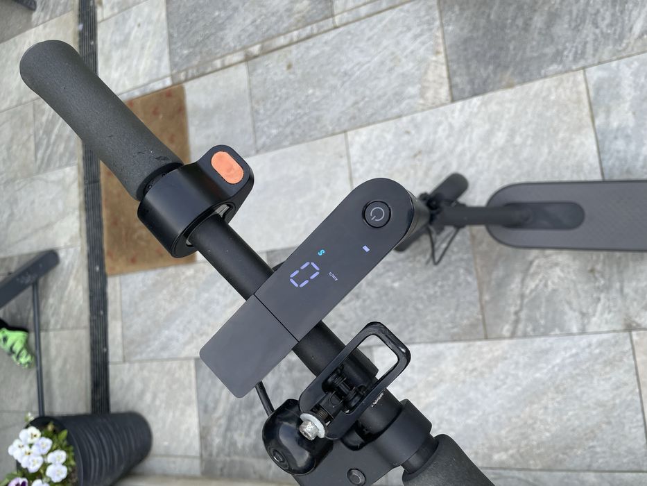 Trotineta electrica Xiaomi scooter essential