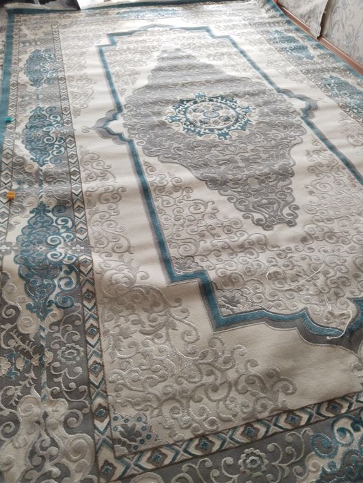 Продам ковер , 3 на 5 новая . Турция