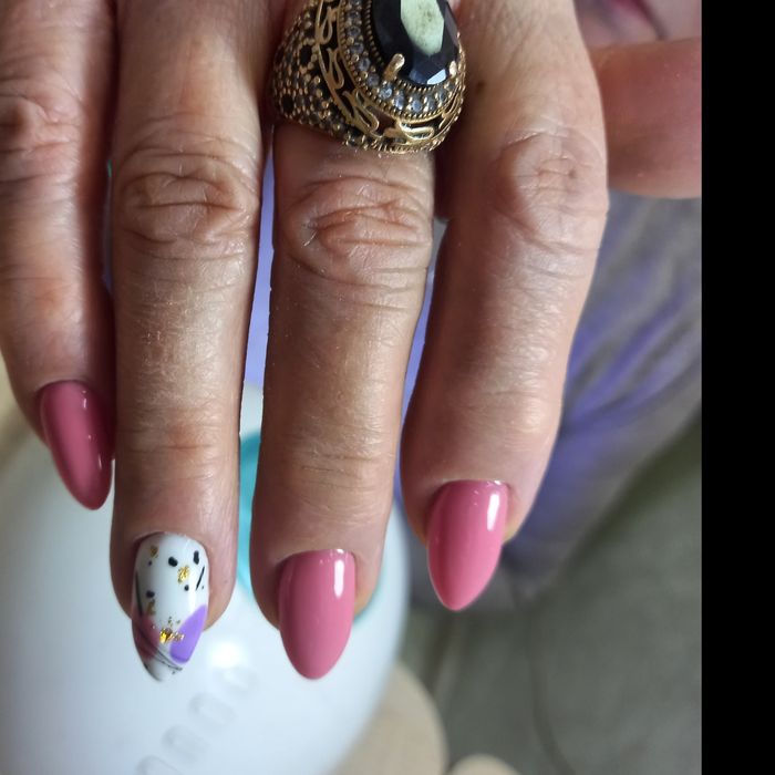 Маникюр,  педикюр,  наращивание ногтей,  прокол ушей