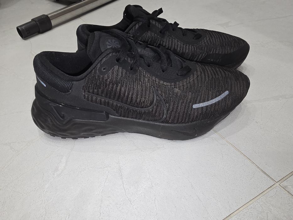 Маратонки Nike 42 номер