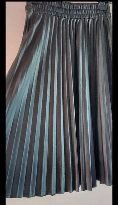 Fusta plisata imitație de piele