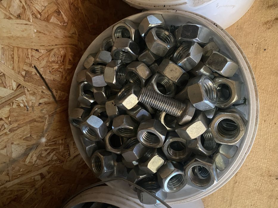 Болты гайки и прочее