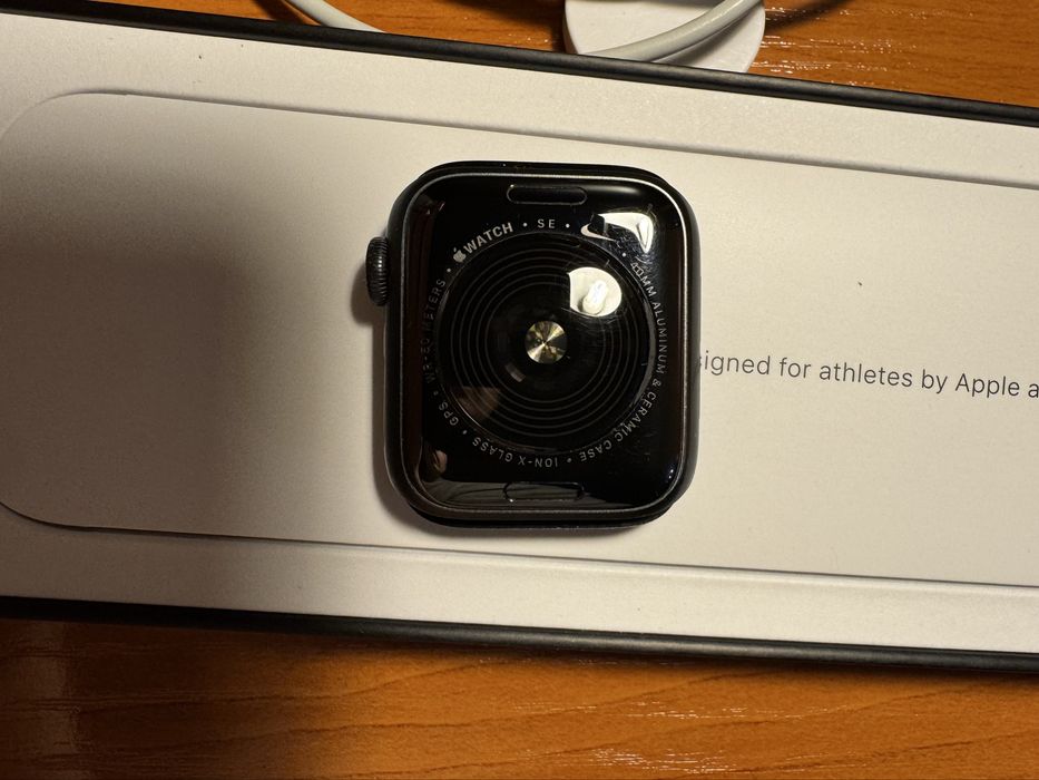 Часовник Apple Watch Nike SE