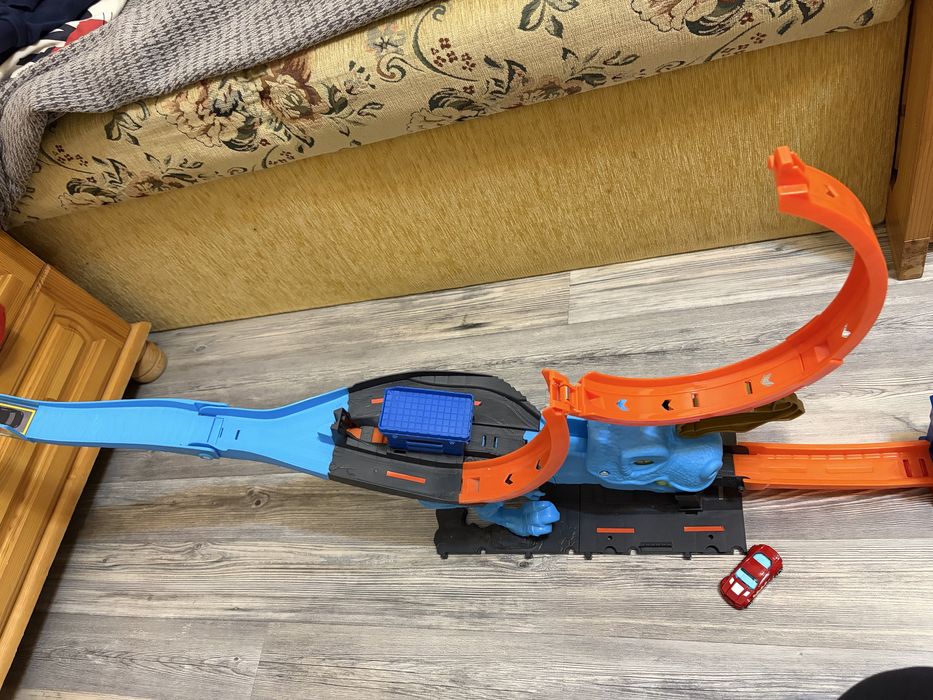 Писта за игра динозавър Hotwheels