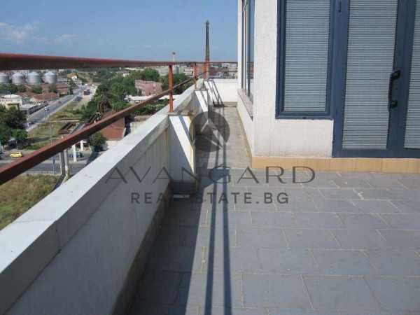 Продава се Офис в Пловдив, Кършияка - 735 кв.м за 409 €/кв.м - Снимка #2