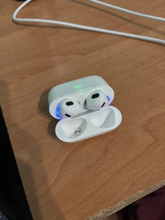 Наушник без провадной AirPods