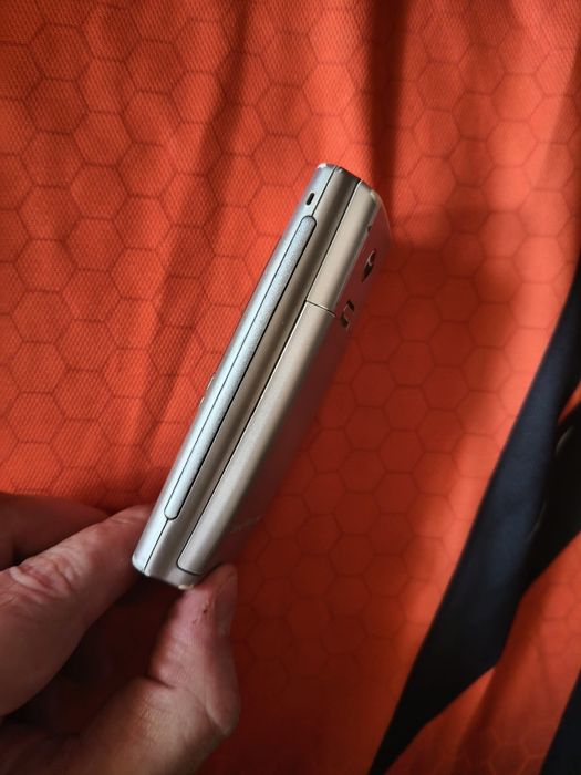 Sony Ericsson t105  ( decodat,lb română)