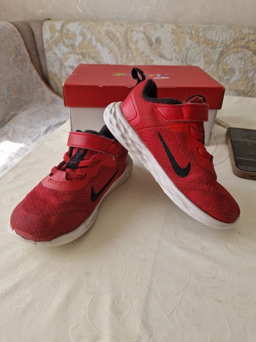 Продам кроссовки 26 и 27 рр