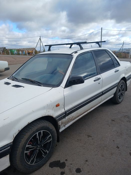 Mitsubishi galant E30